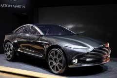 Aston-Martin-DBX-8